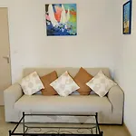 Chaleureux 2 Chambres, Proche Centre-ville Et Acces 아파트 *