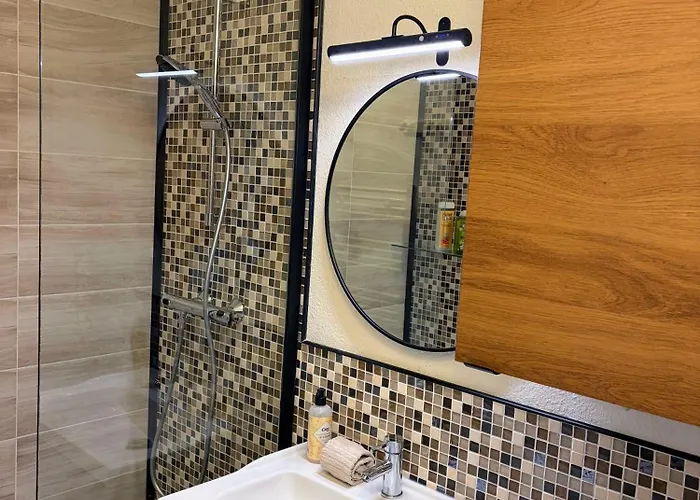 Chaleureux 2 Chambres, Proche Centre-ville Et Acces דירה